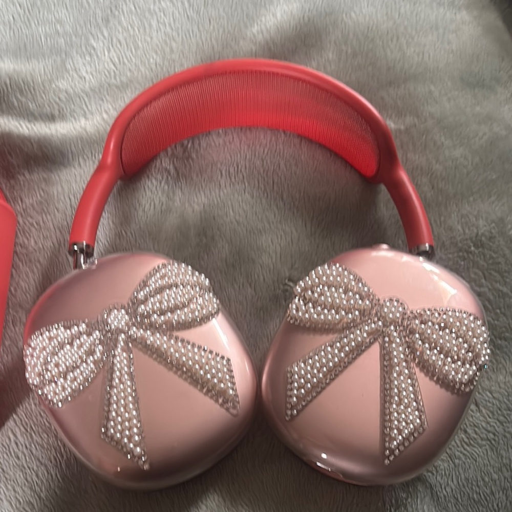Pink Headphones with Pearl Bow Design